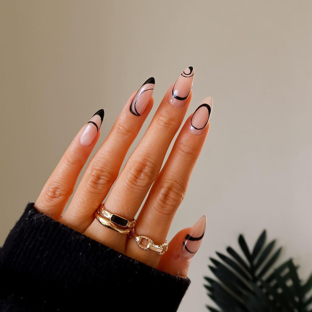 Press-On Nails im Nordic Style – French Manicure Nagelsticker