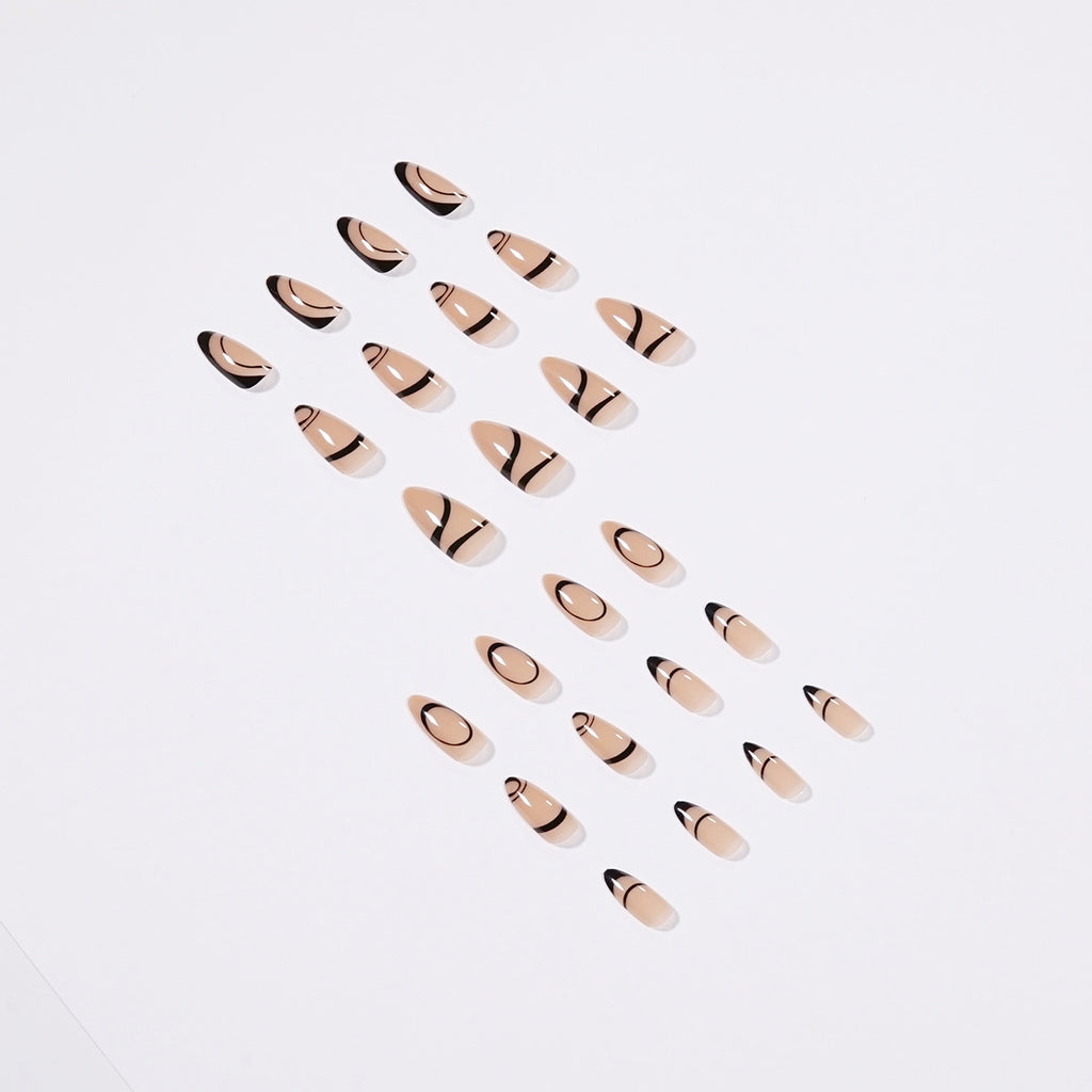 Press-On Nails im Nordic Style – French Manicure Nagelsticker