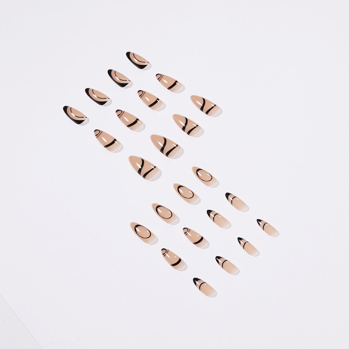 Press-On Nails im Nordic Style – French Manicure Nagelsticker