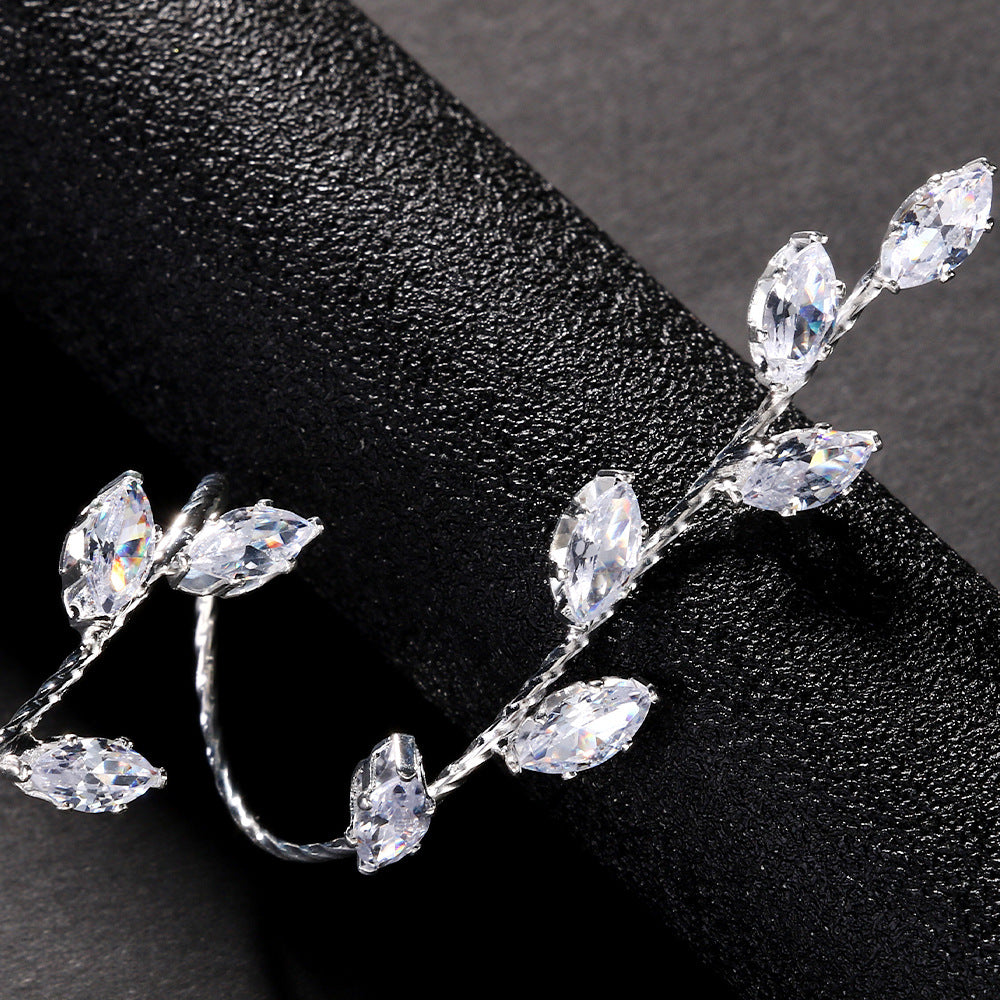 Blatt Hand-Kette – Eleganter Handschmuck für besondere Momente